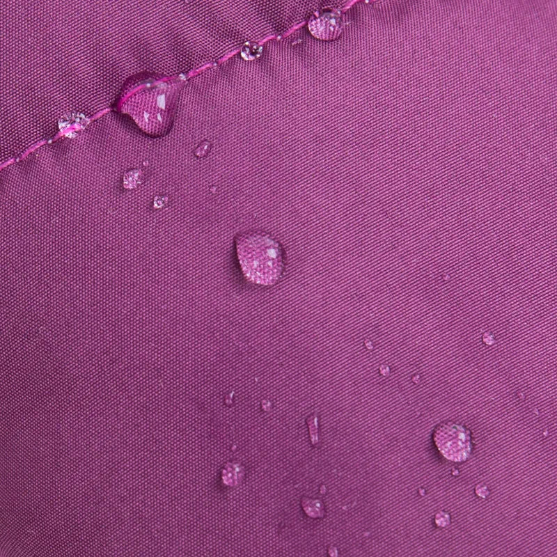 Tissu imperméable : l'eau perle à la surface